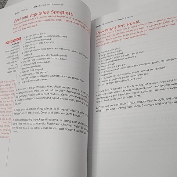 2 Weight Watchers Cookbooks, hardcover excellent condition - Picture 5 of 9